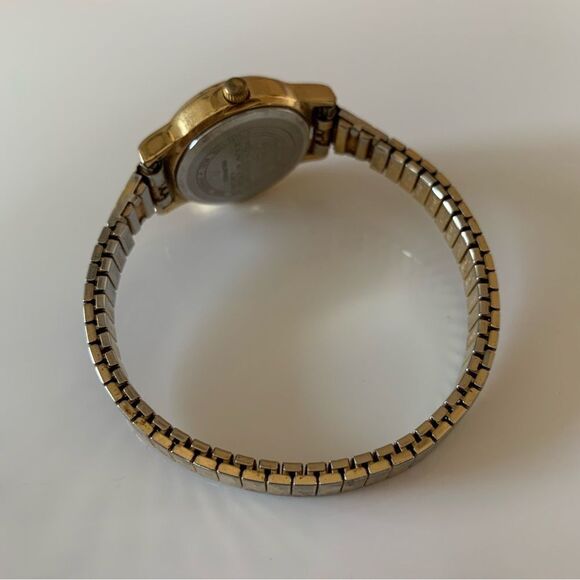 Timex Indiglo Gold Watch - Picture 4 of 5